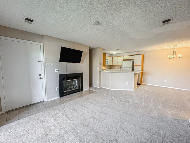 Building Photo - Bright and Cozy 1 Bed 1 Bath With Private ...