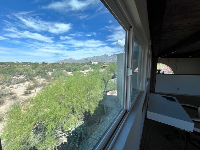 Building Photo - Catalina Foothills- 3 bedroom/ 3 bathroom ...