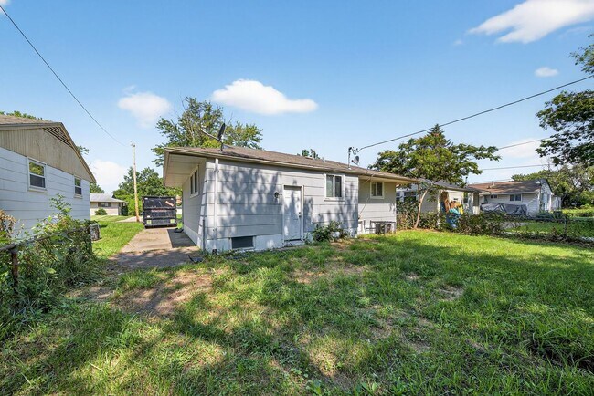 Building Photo - 10772 Spring Garden Dr