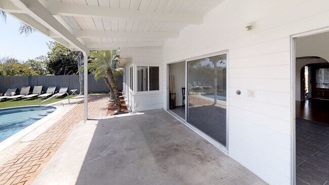Building Photo - 5321 E Falls View Dr