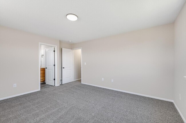 Building Photo - Totally Updated 3 Bedroom 4 Bath home