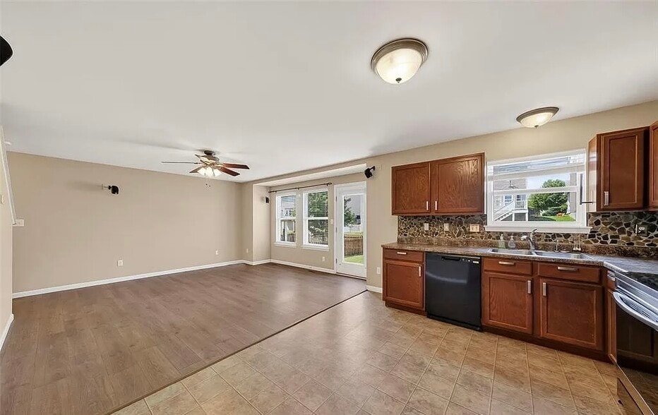 Building Photo - 607 Spring Mnr