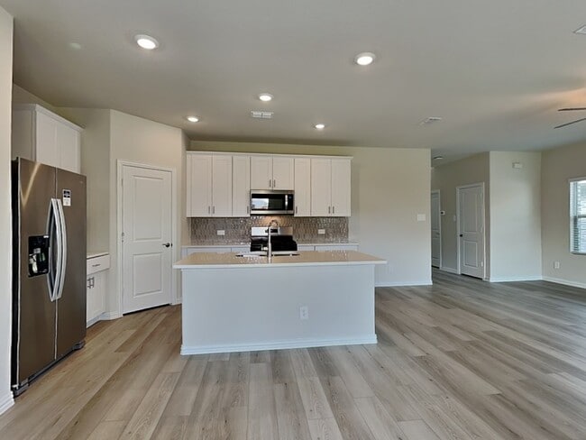 Building Photo - 507 Clover Crk Dr