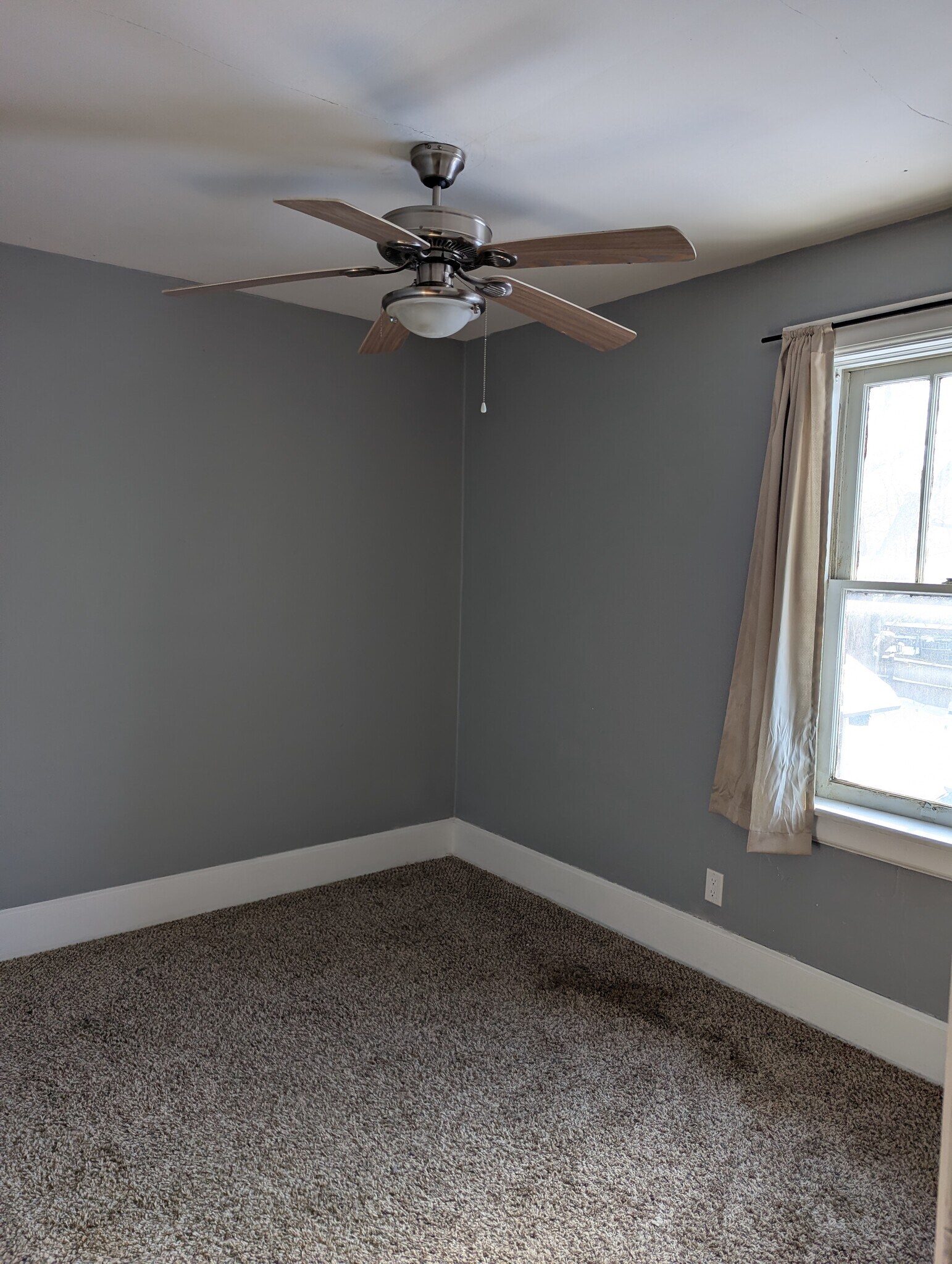 Building Photo - 663 W 7th St