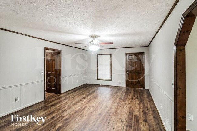 Building Photo - 2144 Moon Dr SW