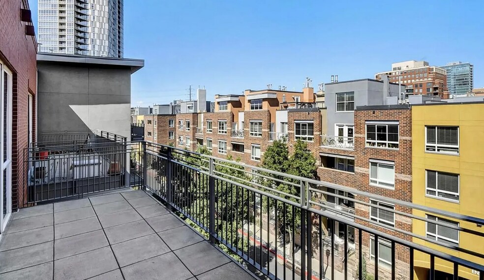 Building Photo - 1438 Little Raven St