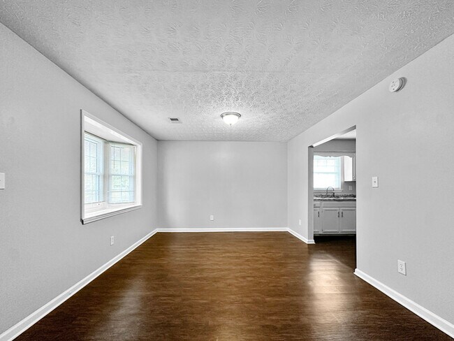 Building Photo - 9289 Forest Knoll Dr