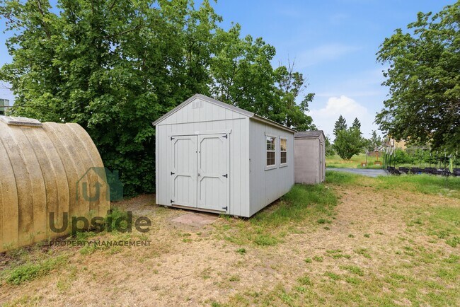 Building Photo - 8719 E Valleyway Ave