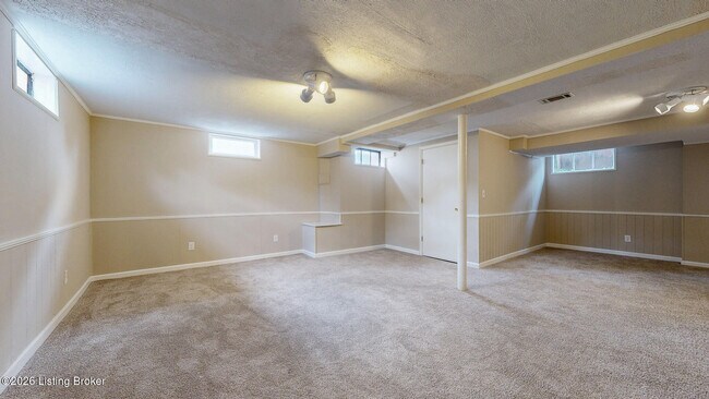Building Photo - 203 Don Allen Rd