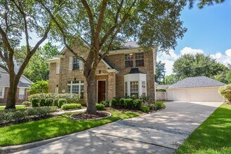 Building Photo - 910 Chinni Ct