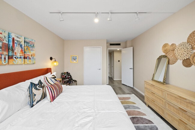 Building Photo - 1800 Lavaca St