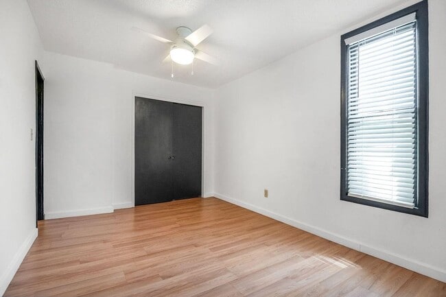 Building Photo - 1 Bedroom 1 Bath Walking distance to downtown Hanford