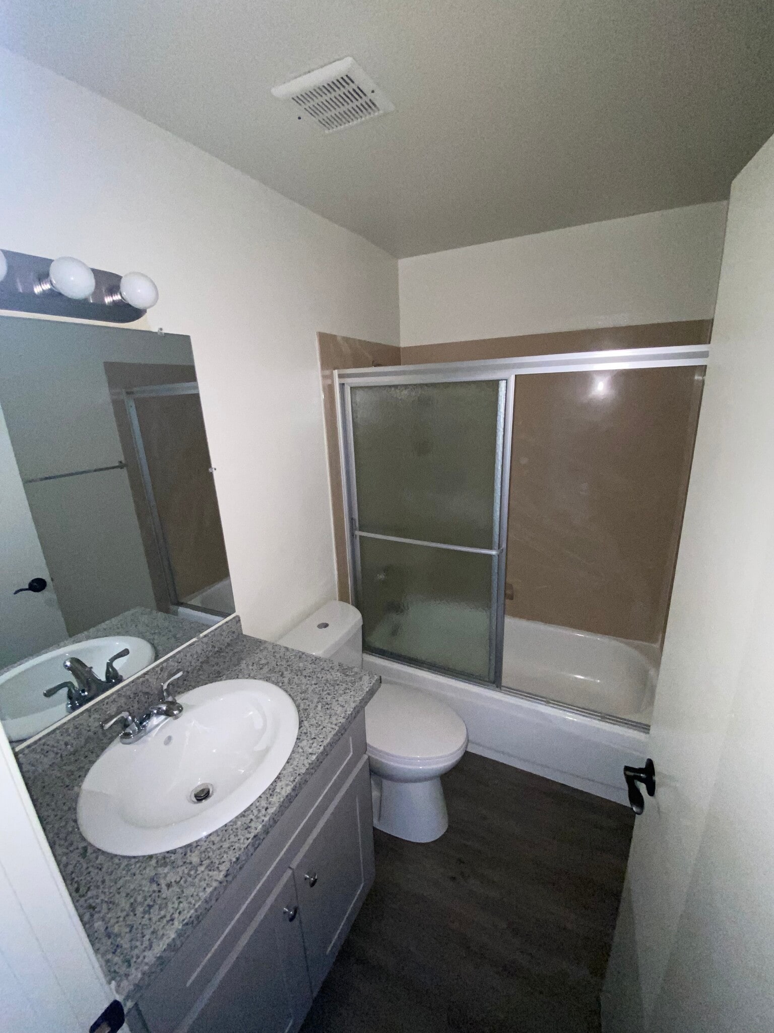 Building Photo - 4619 Rosewood Ave