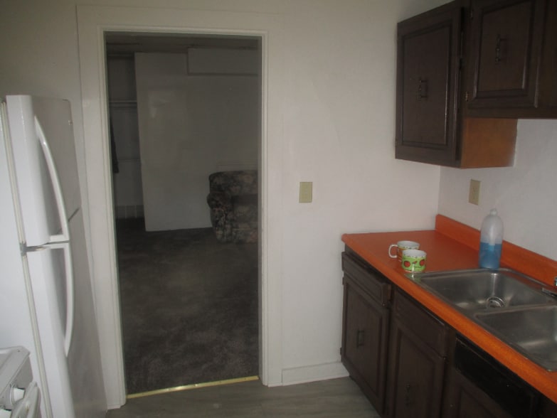 Building Photo - 922 Cameron Ave