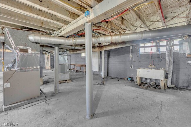 Building Photo - 3652 E 153rd St