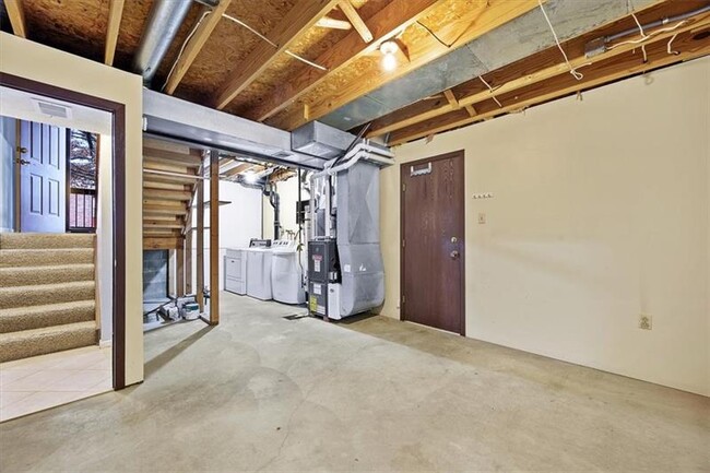 Building Photo - 1101 Timberglen Dr