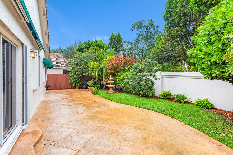 Building Photo - 5334 NW 111th Ct