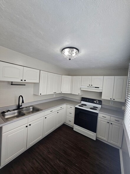 Interior Photo - Peak 1535 on South 8th Street