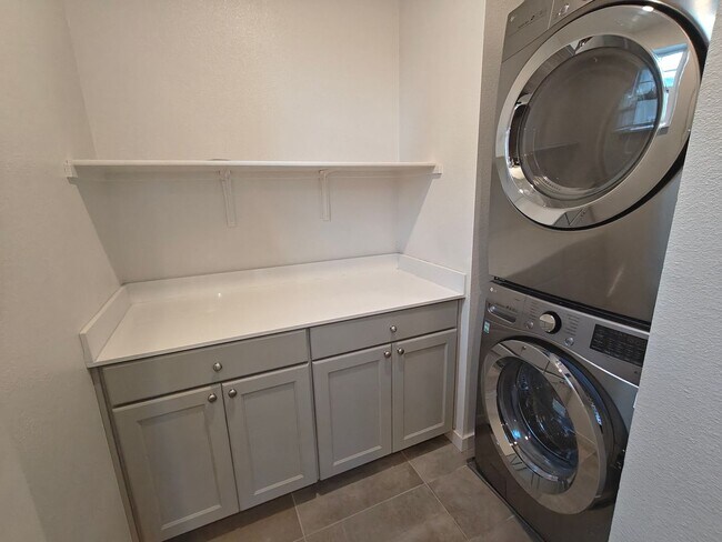 Building Photo - Coming Soon ? Bright, Modern Living in Sunnyvale