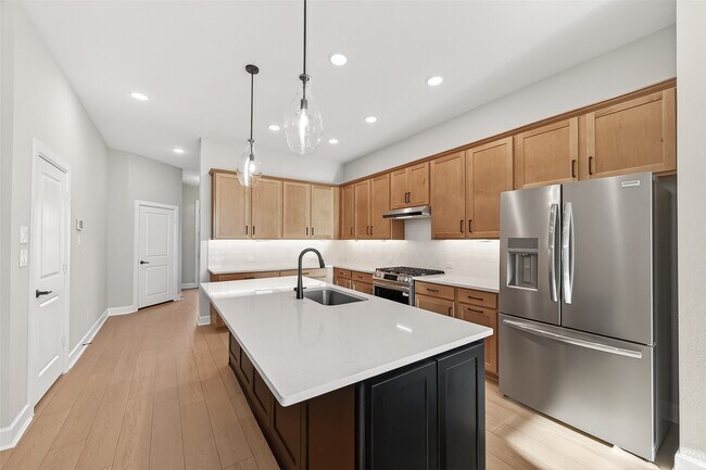 Primary Photo - 11219 Peacock Flower St