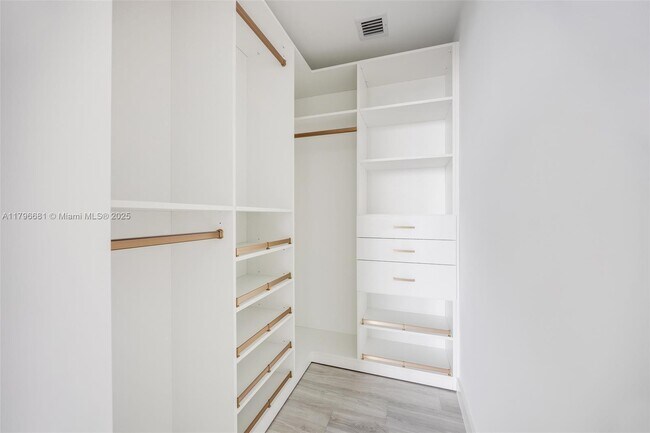 Building Photo - 2678 Tigertail Ave