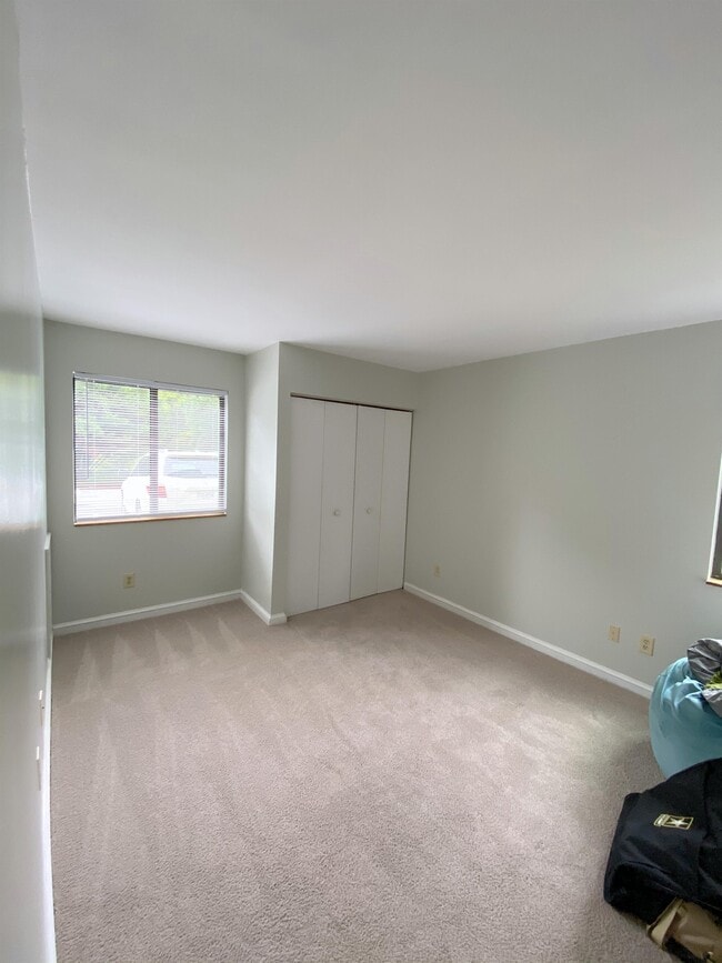 Building Photo - 1002 Linden Ave