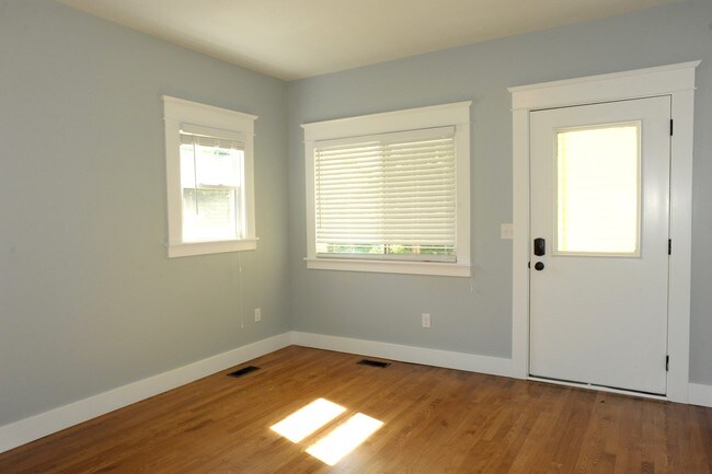 Building Photo - 1136 Sibley St NW