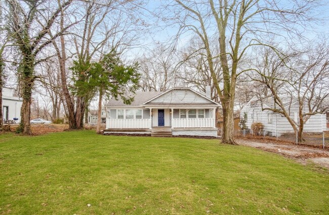 Building Photo - SEE IT NOW: Charming Updated Home in a Qui...