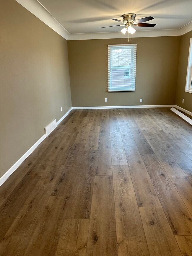 Building Photo - 831 25th Ave N