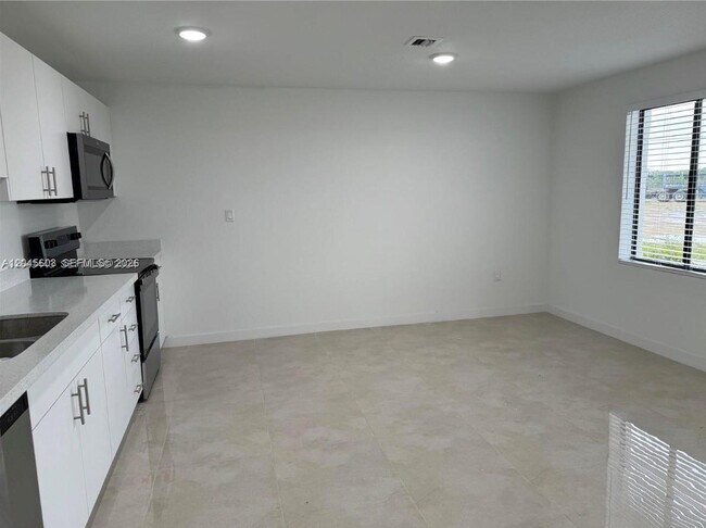 Building Photo - 26114 SW 146th Ct