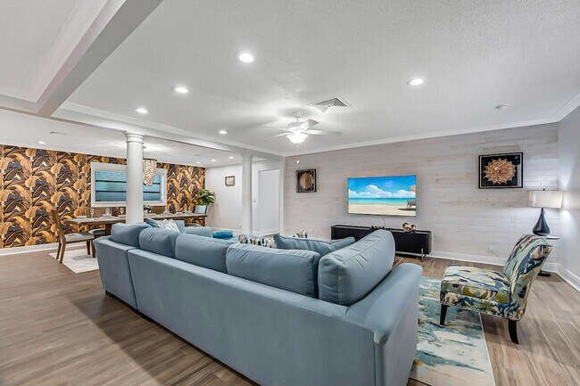 Building Photo - 532 N Palmway