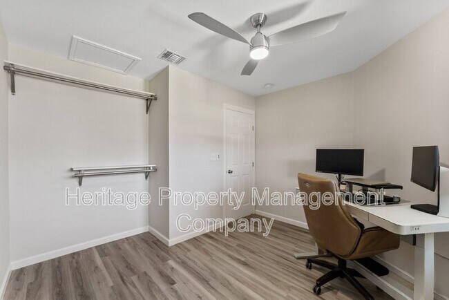Building Photo - 6715 Hickory Springs Dr