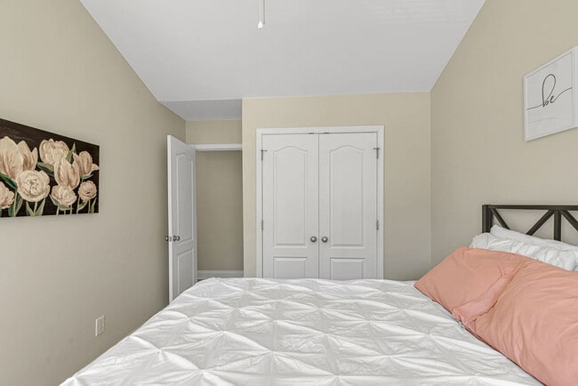 Building Photo - 218 Maidstone Dr