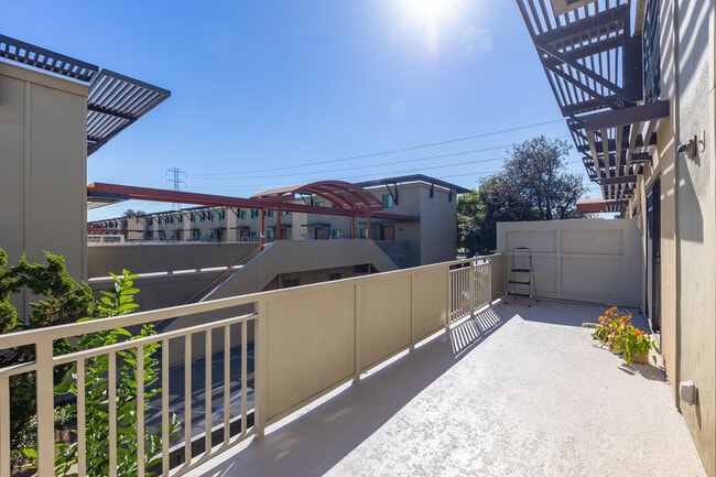 Building Photo - 1208 Admiralty Ln