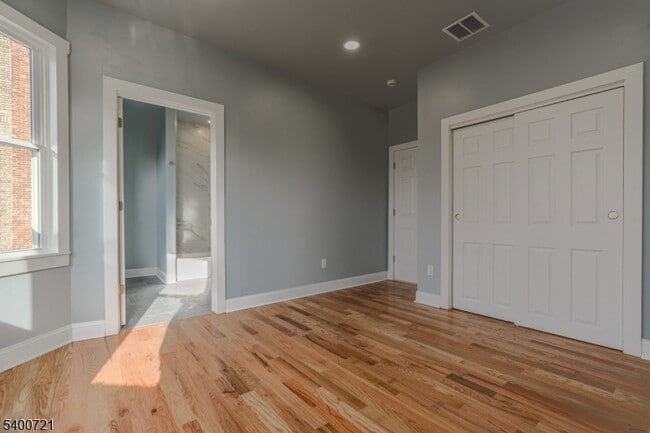 Building Photo - 882 S 14th St