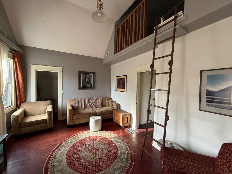 Building Photo - 2003 N Willamette Blvd