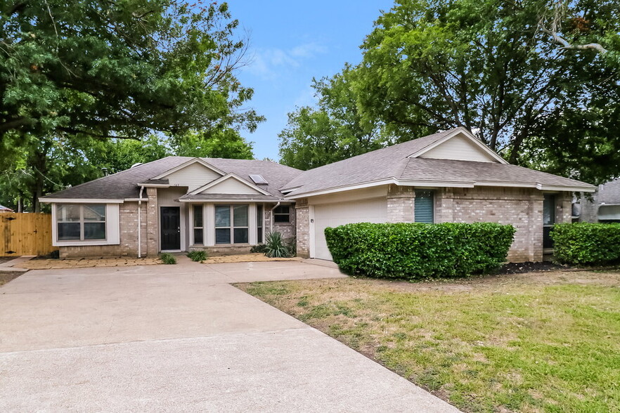 Primary Photo - 107 Hollywood Dr