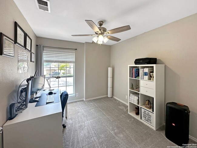 Building Photo - A beautifully remodeled 3-bedroom 2.5-bath...
