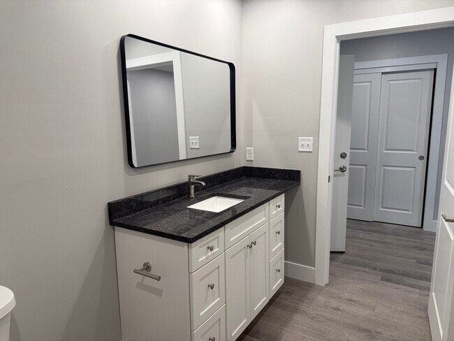 Building Photo - 251 Sladen St