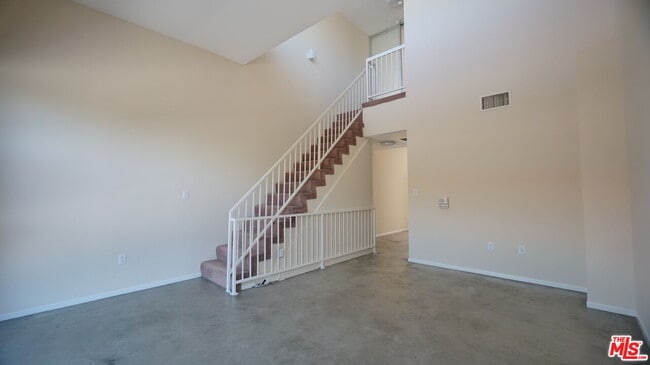 Building Photo - 922 W 23rd St