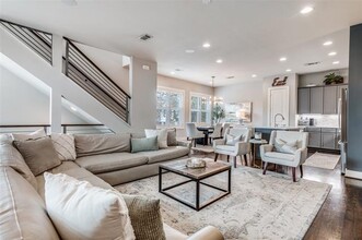 Building Photo - 6015 Chimera Ct