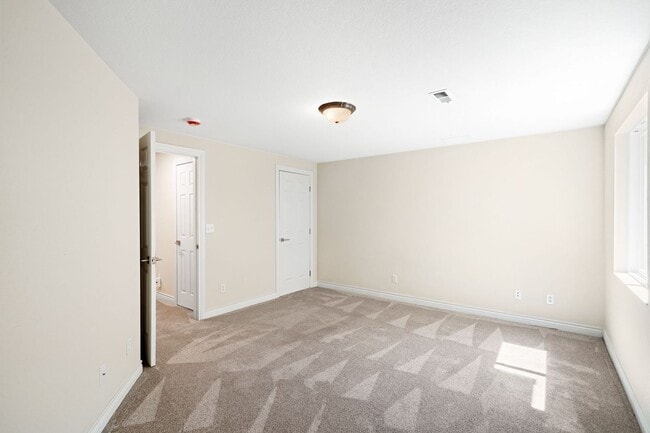 Building Photo - Luxury 6BD, 5BA Recently Remodeled Littlet...