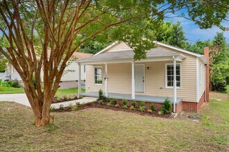 Building Photo - Freshly Updated 3 Bed, 2 Bath Home in Prime Durham Location! Early August Available
