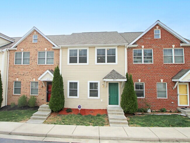 Primary Photo - Stunning 3 Bed Rental with Deck & Pond View!