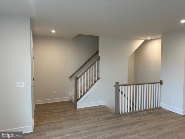 Building Photo - 43324 Farringdon Sq