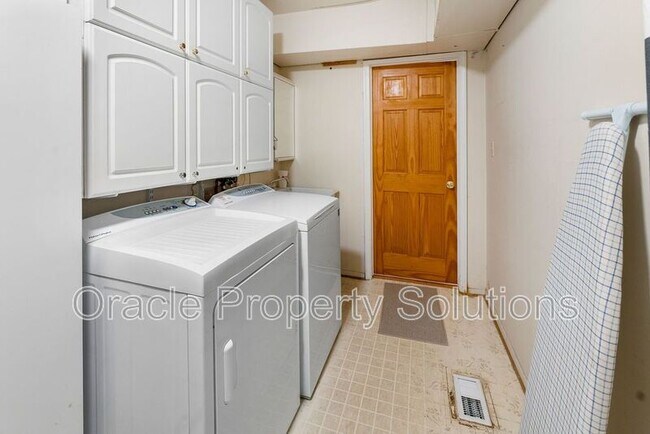 Building Photo - 5360 Red Lake Ct