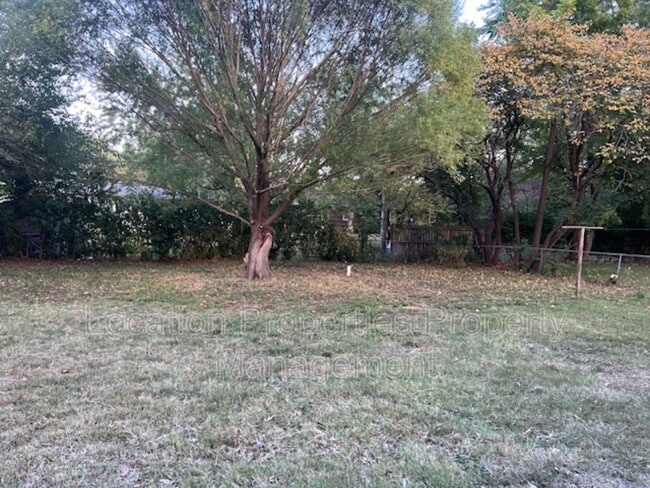 Building Photo - 1934 Emerald Dr