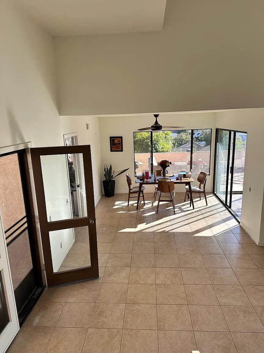 Building Photo - 1465 Vaquero Gln