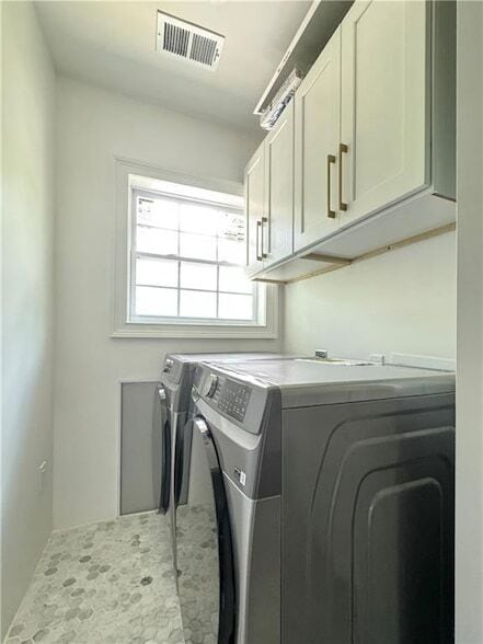 Building Photo - 52 Delmont Dr NE