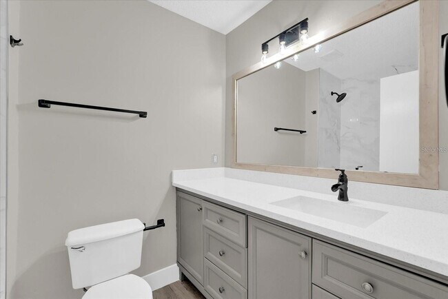 Building Photo - 544 Orange Dr
